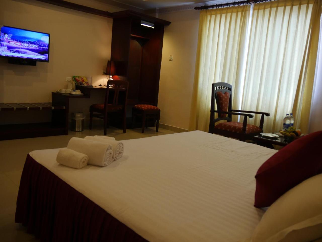 Karthika Residency Hotel Kilimanur Exterior photo